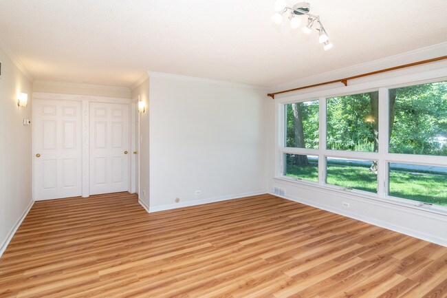 Building Photo - 1305 1st St