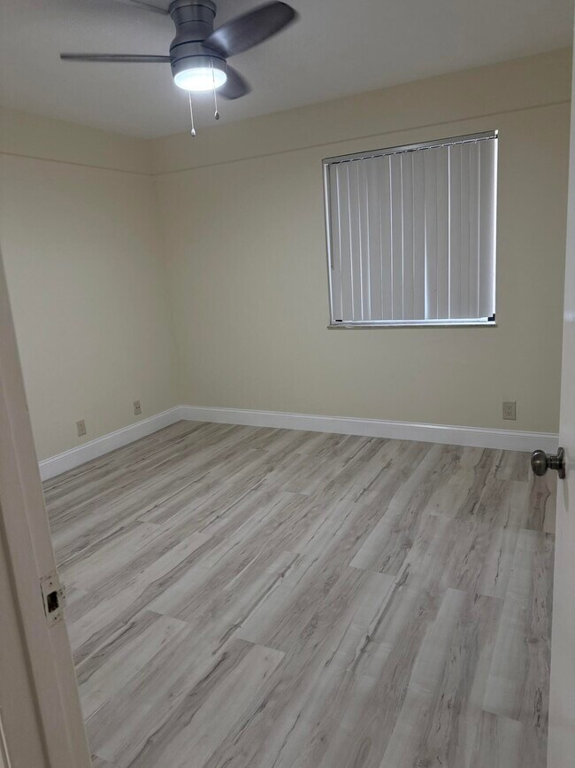 Foto del edificio - 170 NW 70th St