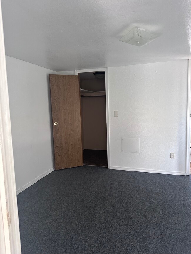 Building Photo - 5584 Lake Buffum Rd
