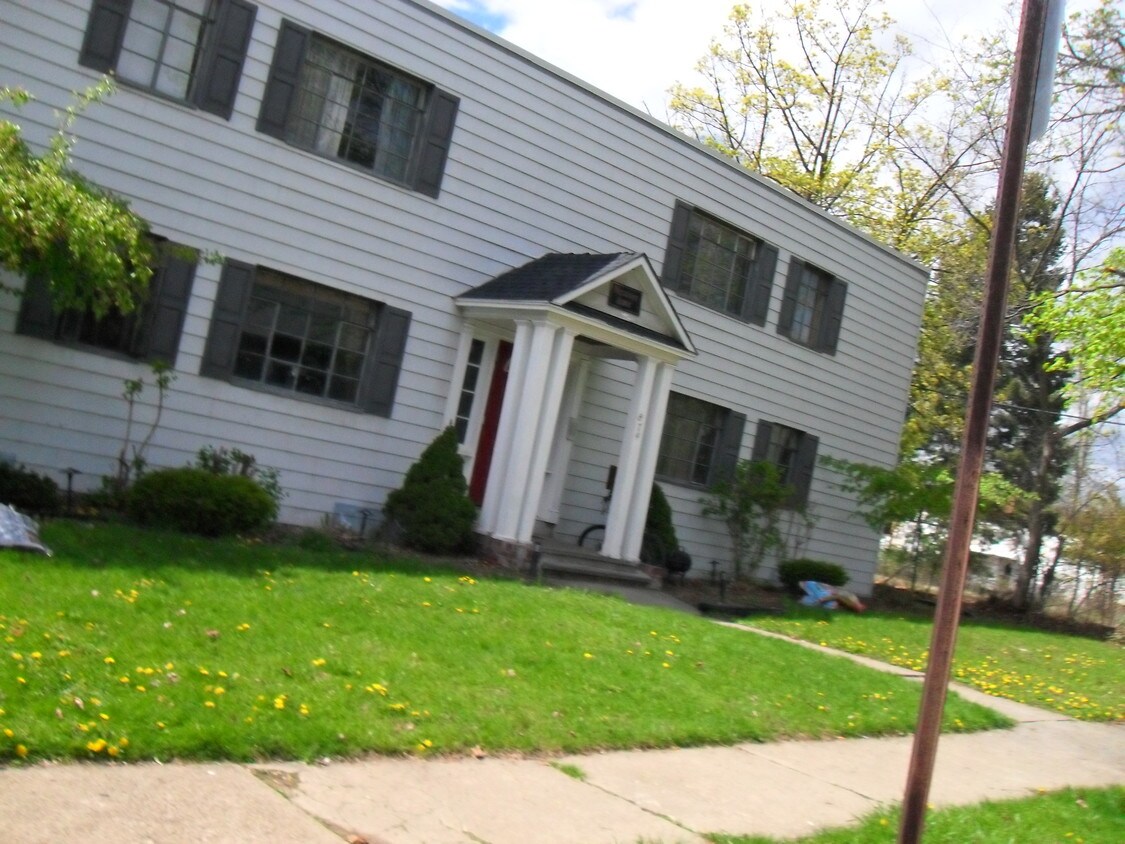 Primary Photo - 874 Riverside Dr