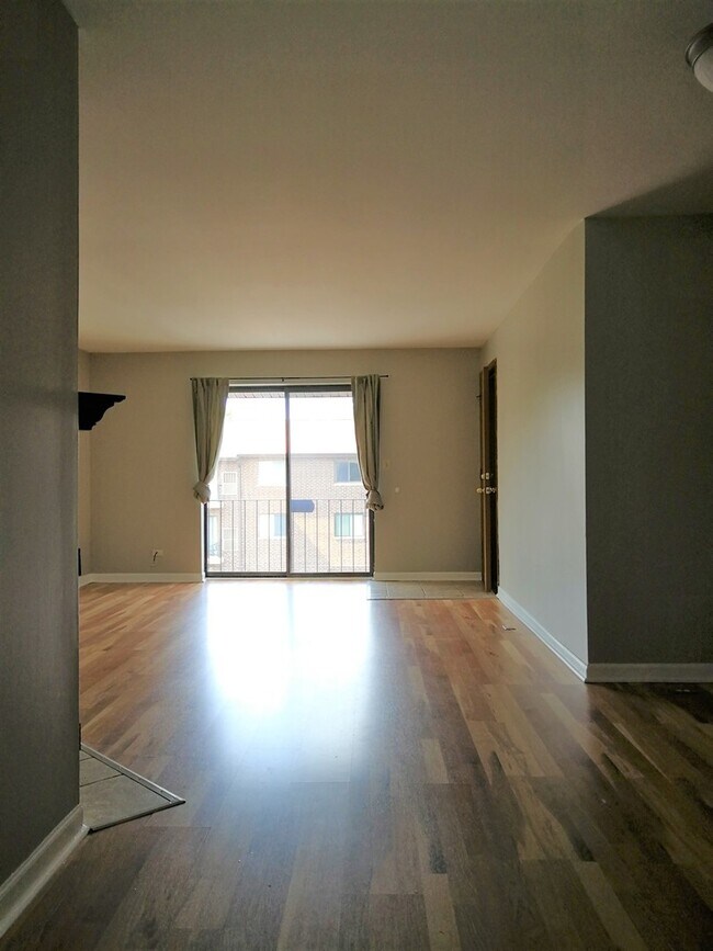 Foto del edificio - 1746 S Washington St