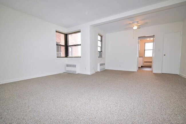 Building Photo - 142 Garth Rd