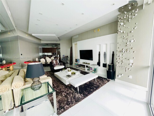Foto del edificio - 15811 Collins Ave