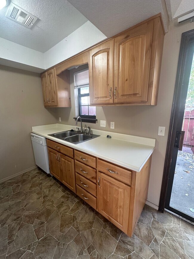 Foto del edificio - 1107 St Louis Ave