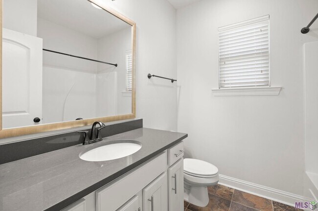 Foto del edificio - 471 Lake Breeze Dr