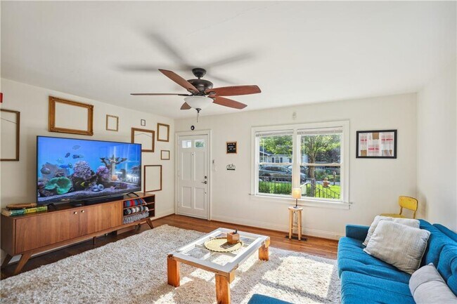 Building Photo - 783 Livingstone Pl