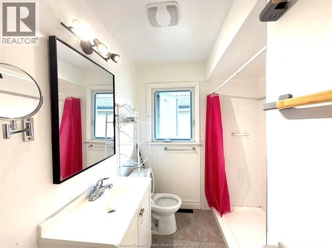 Photo du bâtiment - 3863 Longfellow Ave