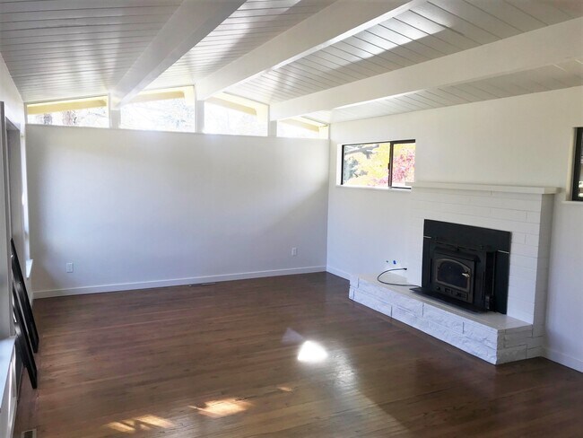 Building Photo - 612 Bobelaine Dr