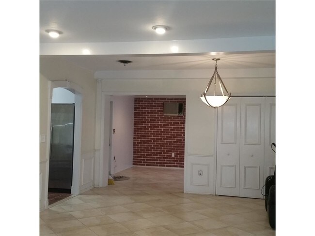 Foto del edificio - 6827 SW 13th St