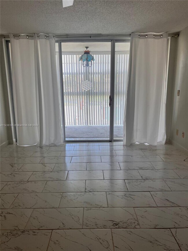 Foto del edificio - 6200 NW 62nd St