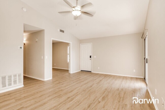 Building Photo - 7549 W Kerry Ln, Glendale, AZ 85308