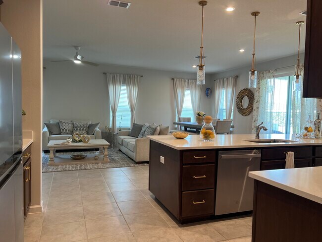 Open concept - 1896 Basenji Dr