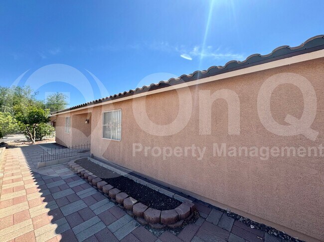 Building Photo - 2152 W Burlwood Way