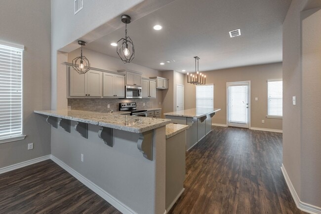 Building Photo - Available August 2026! NEW 5 Bed Luxury House in Pershing Pointe Villas!!