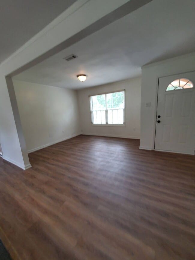 Building Photo - !!500!! Move-IN Discount  Spacious 4BR/2BA Home with Brick Exterior, Large Open Living Area, and ...