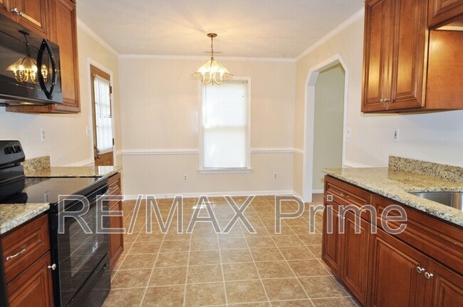 Building Photo - 1128 Hazel Ave