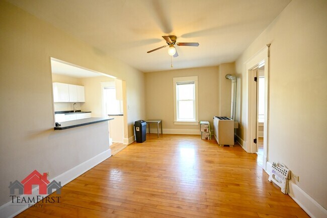 Foto del edificio - 205 N Maple St