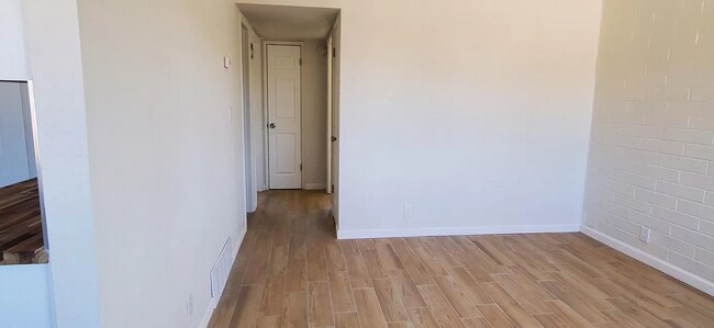 Foto del edificio - 2242 N Catalina Ave