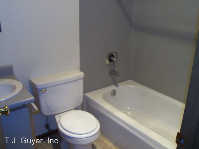 Building Photo - 1121 S I St
