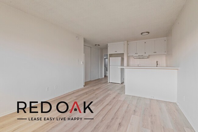 Foto del edificio - Cheerful Top Floor One Bedroom with Lots o...