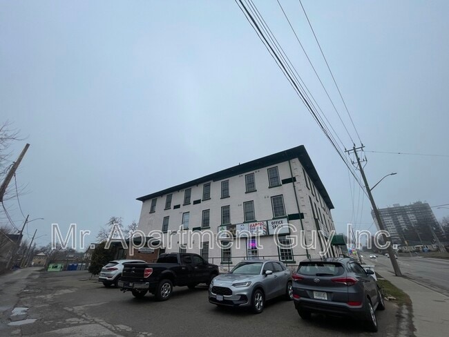 Building Photo - 18 Concession St