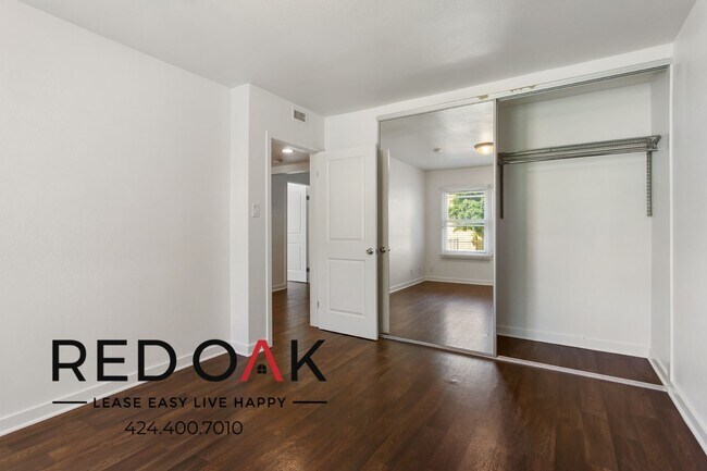 Building Photo - 8740 Belford Ave