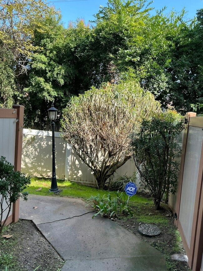 Foto del edificio - 852 N Monterey St