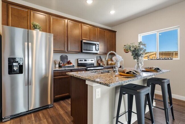 Building Photo - 6241 Godwit Ln
