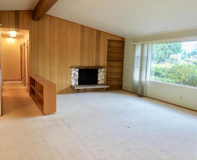 Building Photo - 4 bedroom in Bellevue WA 98006