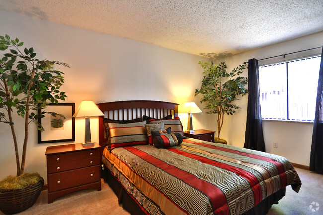 Bedroom - Lincoln Meadows Apartments