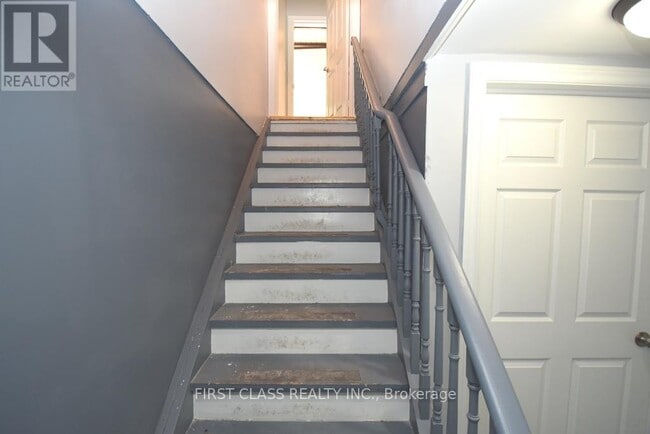 Building Photo - 1506-1506 Simcoe St N