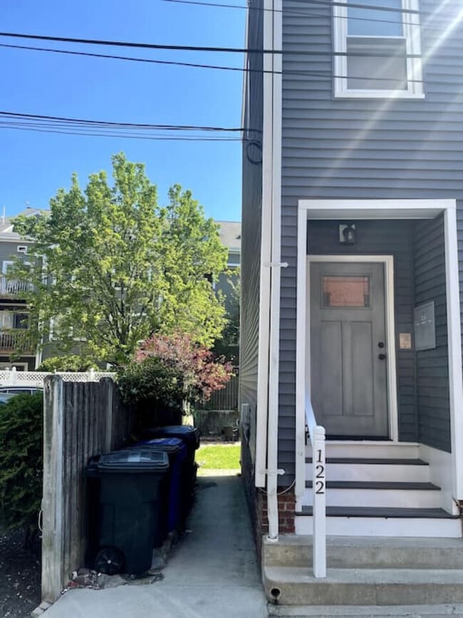 Building Photo - Lovely Two Bedroom Condo in South Boston