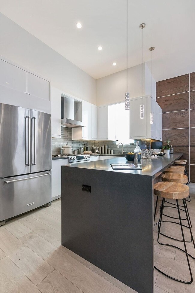 Foto del edificio - 1086 S Van Ness Ave