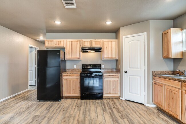 Building Photo - Cozy 3 Bedroom Home