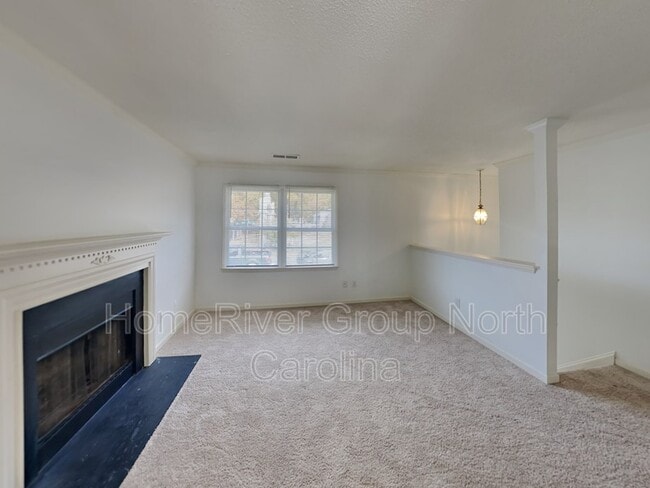 Building Photo - 402 Mary E Black Dr