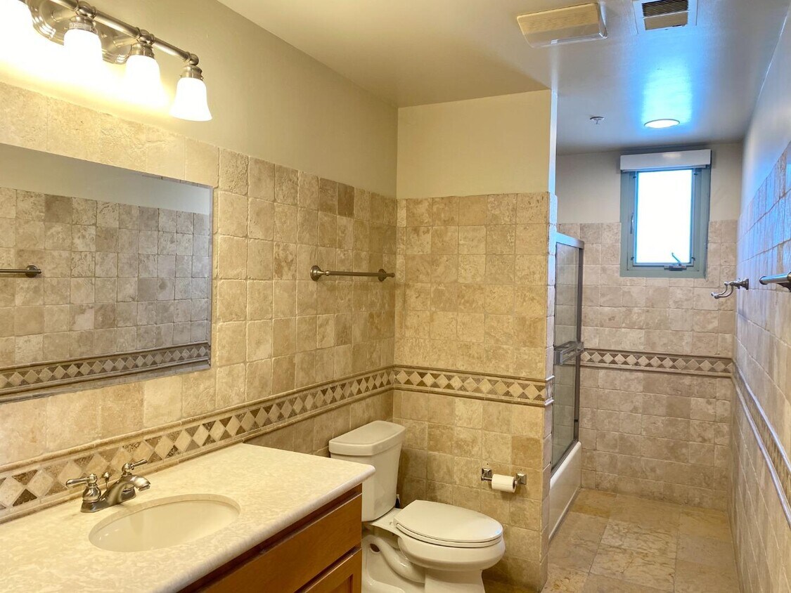 Primary Photo - 520 N Santa Cruz Ave