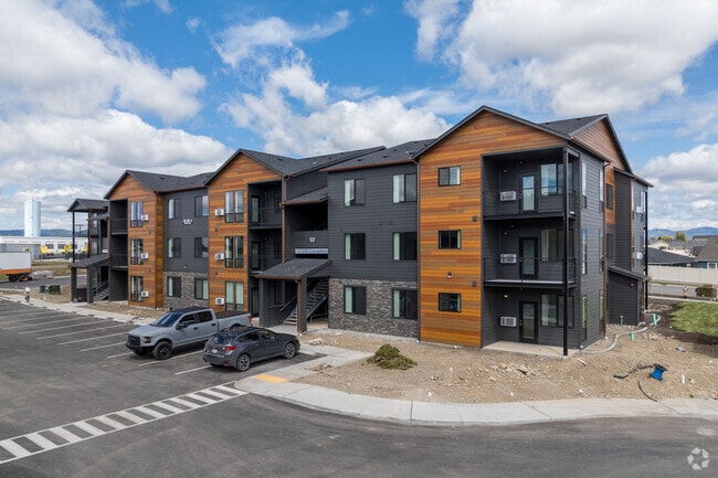 Building Photo - Apartments 26
