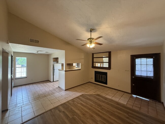 Building Photo - 621 S Constant Ave