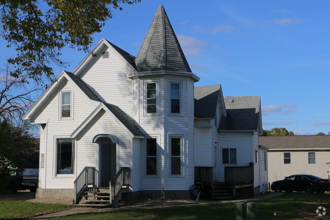 Building Photo - 1009 W 22nd St