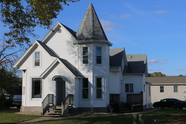 Building Photo - 1009 W 22nd St