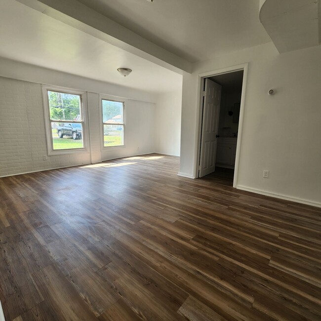 Foto del edificio - 170 W 2nd St