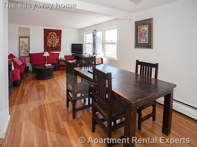 Building Photo - 22 Murdock St