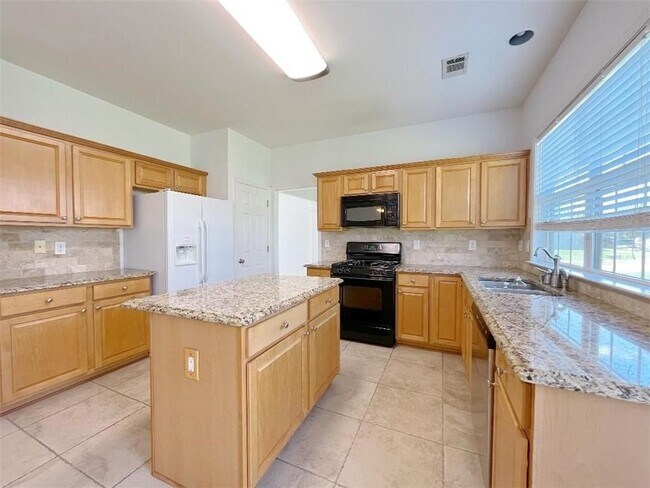 Foto del edificio - 8205 Norwich Pl