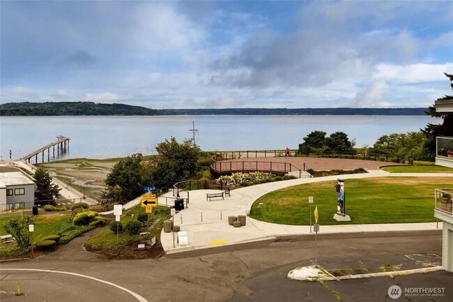 Building Photo - 2 Bed 1 Bath Des Moines Condo w/ Puget Sound Views!