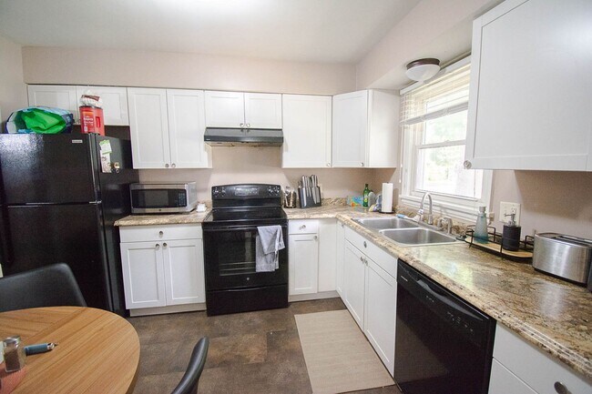 Building Photo - Charming 1-Bed Home With Patio + Garage Minutes From Downtown