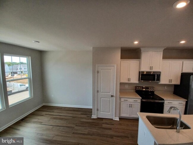 Building Photo - 182 Coolidge Ave