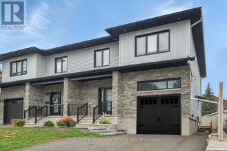 Building Photo - 7035 Notre-Dame St