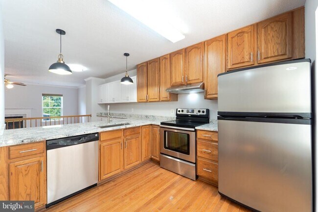 Building Photo - 413 Lakeview Ct