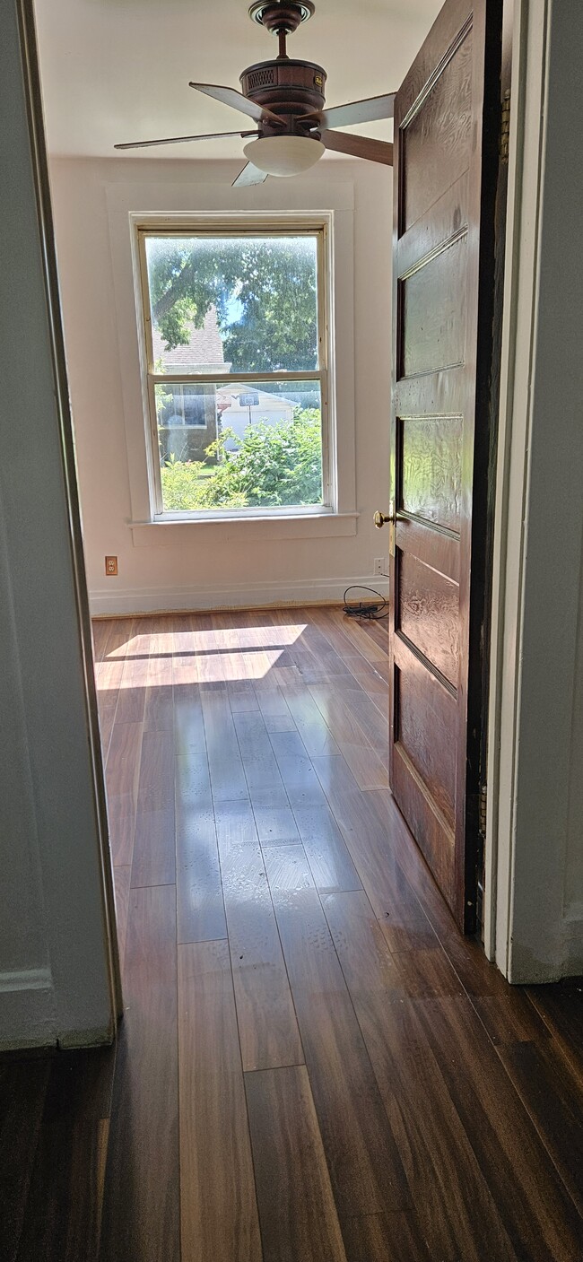 Building Photo - 129 N Bergan Ave