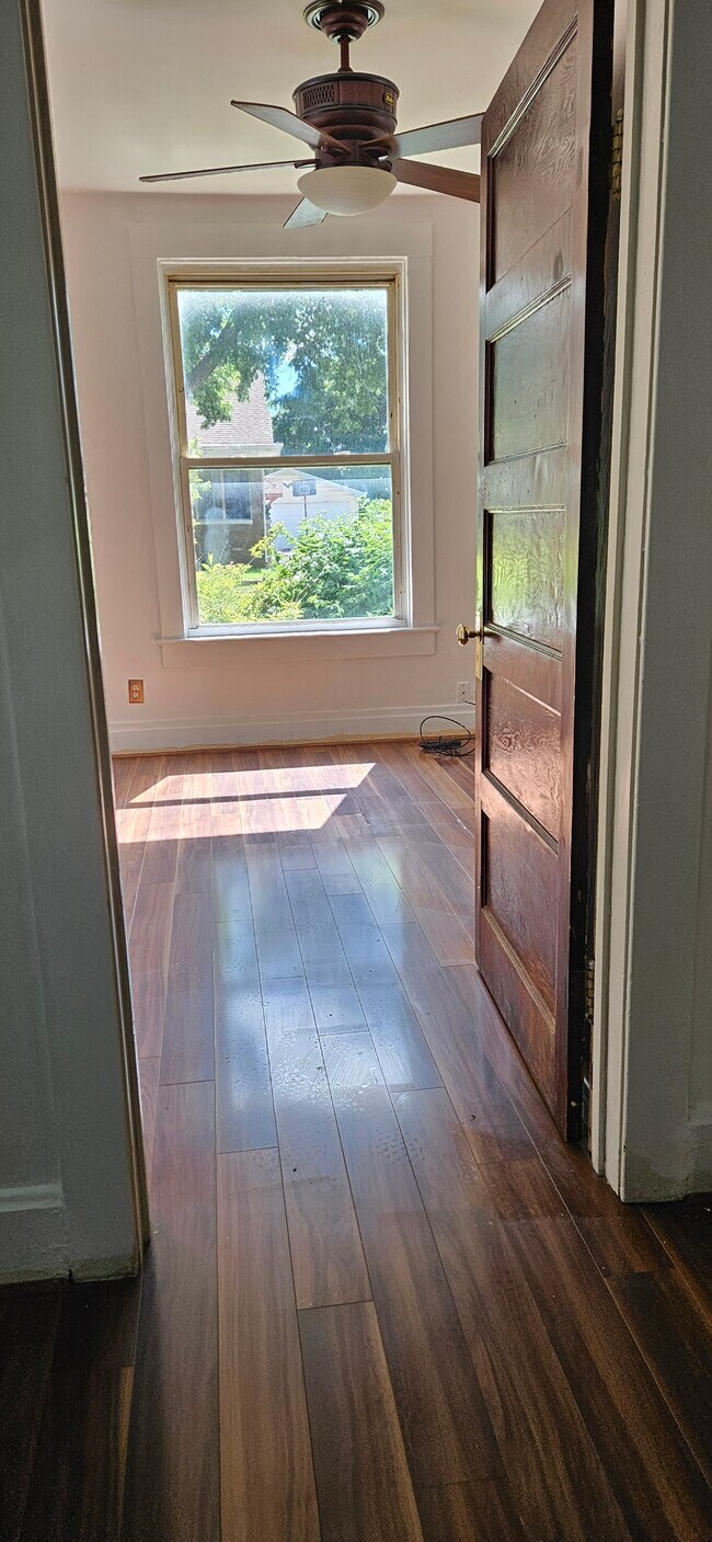 Foto del edificio - 129 N Bergan Ave